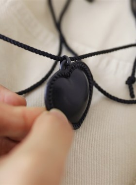 小耳出品 爱心吊坠小众设计简约百搭篙级感配饰皮革项链毛衣链