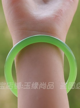 仿碧玉绿色圆条乳化玻璃手镯会弹起的玻璃手O镯外蒙料防弹手镯抗
