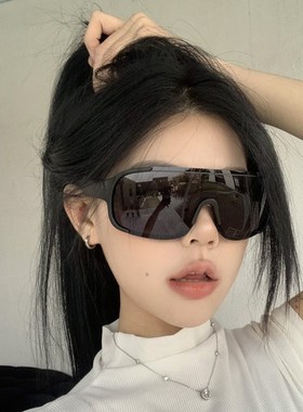 户外运动骑行黑色墨镜女高级感登山护目滑雪防风太阳眼镜大框显瘦