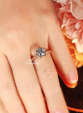 铂金PT950镶嵌花苞花型心爪莫桑石戒指微镶订婚结婚克拉钻戒女