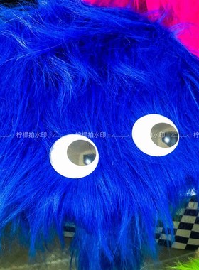 炸毛小怪兽 黑色毛绒椅子小凳子蘑菇凳家居摆件拍照道具网红装饰