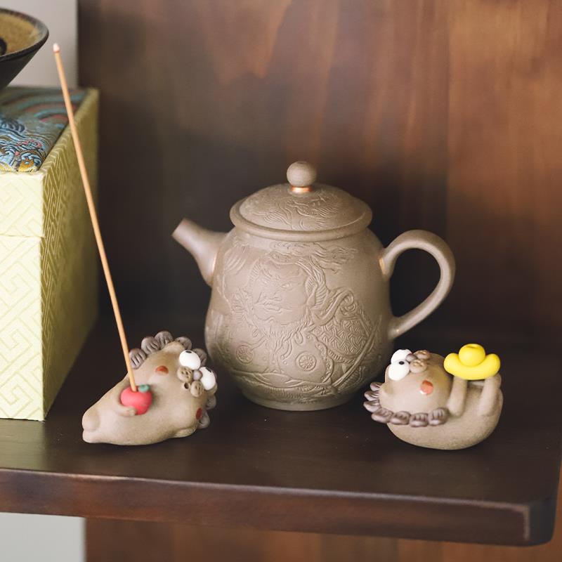 迷你可爱狮子貔貅狻猊线香香插陶瓷茶宠摆件精品可养茶几装饰柿子 - 图2