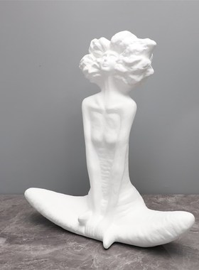 北欧简约卷发女孩人物树脂桌面摆件样板房家居P玄关客厅创意工艺