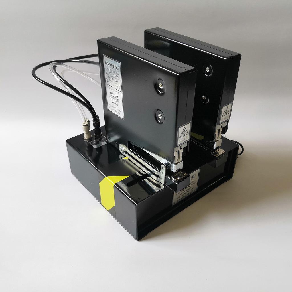 Double-head pneumatic chuck hanging tag bubble shell automatic stapler