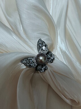 FJN Studio精选牛油果绿光重工镶嵌黑铑纯银绝美轻奢珍珠戒指女