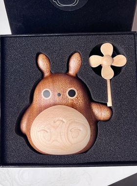 木质龙猫小风车桌面摆件车载香薰玩偶可爱装饰花插实木创意礼物