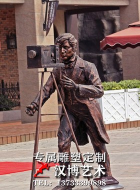 户外大型城市景观雕塑铸铜人物铜雕玻璃钢仿铜街头拍摄主题雕塑