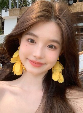 海边度假氛围黄色花瓣流苏耳环