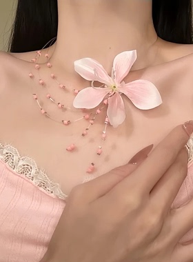 粉红色花朵串珠多层叠戴项链