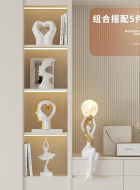 吊脚灯人物坐姿摆件创意壁龛隔断软装高级感客厅电视柜艺术装饰品