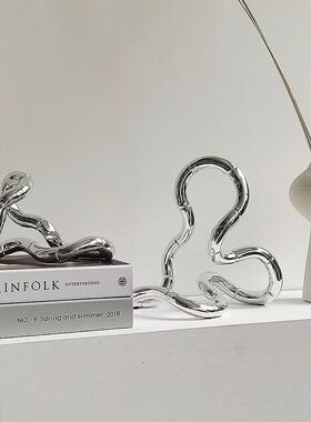 现代简约轻奢莫比乌斯环形曲线装饰摆件客厅卧室样板间艺术软装