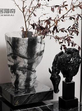 新中式黑白陶瓷花瓶办公室客厅样板间软装饰品创意金属马雕塑摆件