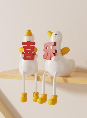 可爱鸭子情侣吊脚娃娃摆件女生儿童房卧室一字板洞洞开 放格装饰