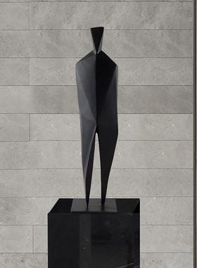 北欧现代黑色抽象直立人物雕塑摆件样板房售楼处大堂客厅软装饰品