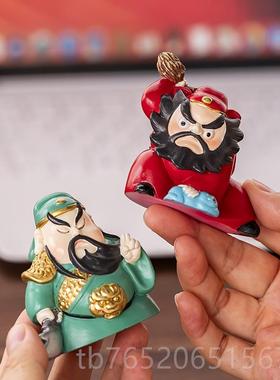 正品Q馗解压防版职场小人装饰件办公室桌面工位汽车钟载内摆饰关