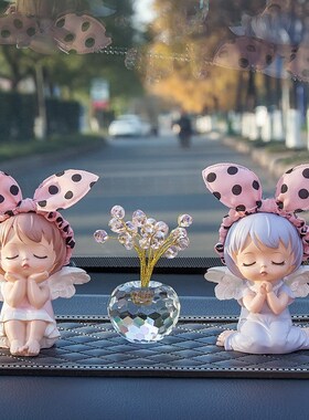 网红汽车摆件天使车内创意个性可爱高档K女神款车载装饰用品大全