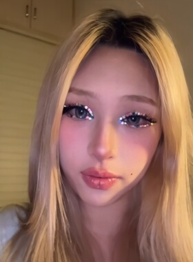 原来开头一直没有聚焦妆容贴