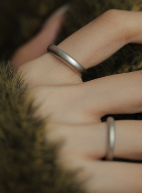 雾面磨砂素圈可调节戒指女简约风小众设计高级感情侣对戒2023新款