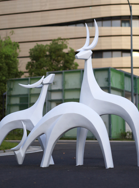 玻璃钢鹿雕塑几何仿真公园林造景抽象梅花鹿摆件户外景观装饰小品