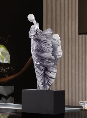 轻奢高档人物艺术雕塑摆件高级感客厅酒柜办公室桌面工艺软装饰品