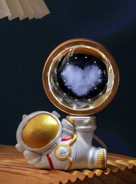 太空人太空人水晶球摆件卧室桌面装饰品小夜灯生日礼物送男生女生
