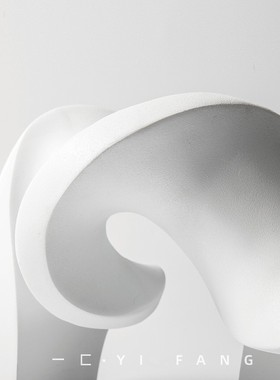 优选一匚样板间现代扭曲磨砂哑光雕塑艺术品售楼处书柜展示柜桌面