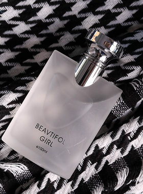 样板房间衣帽g间组合套装梳妆台软装饰品搭配香水托盘道具香薰摆