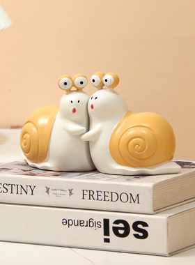 优选抱抱梨书立摆件永不分梨奶油风可爱蜗牛家居装饰书档乔迁新居