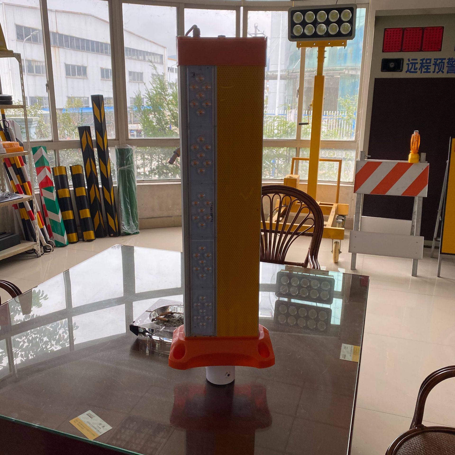 安能太阳能边缘警示柱雾灯超亮LED同步防雾系统警示灯同步爆闪灯,淘宝优惠券,粉丝福利购,淘宝优惠卷