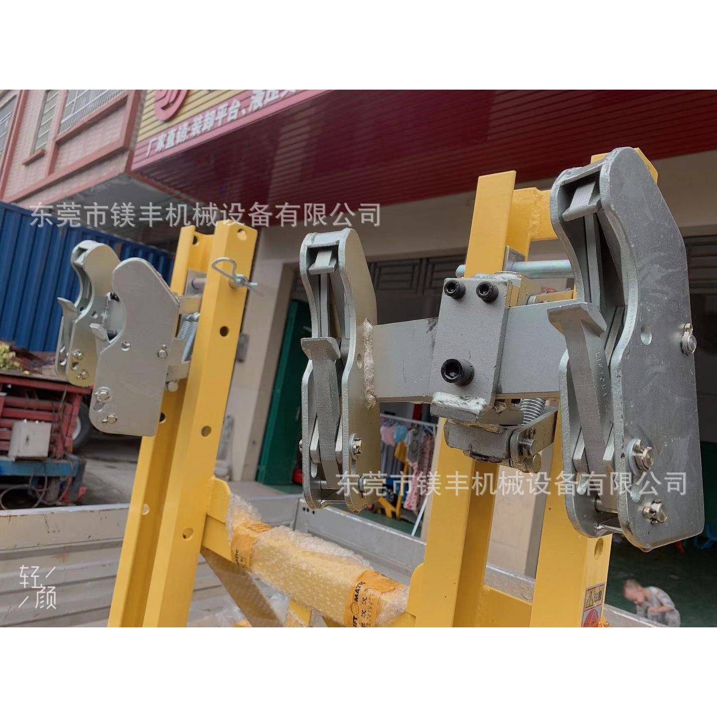 武汉汉利liftomatic2DCS双桶钢桶桶夹叉车用油桶钢桶搬运夹具 - 图1