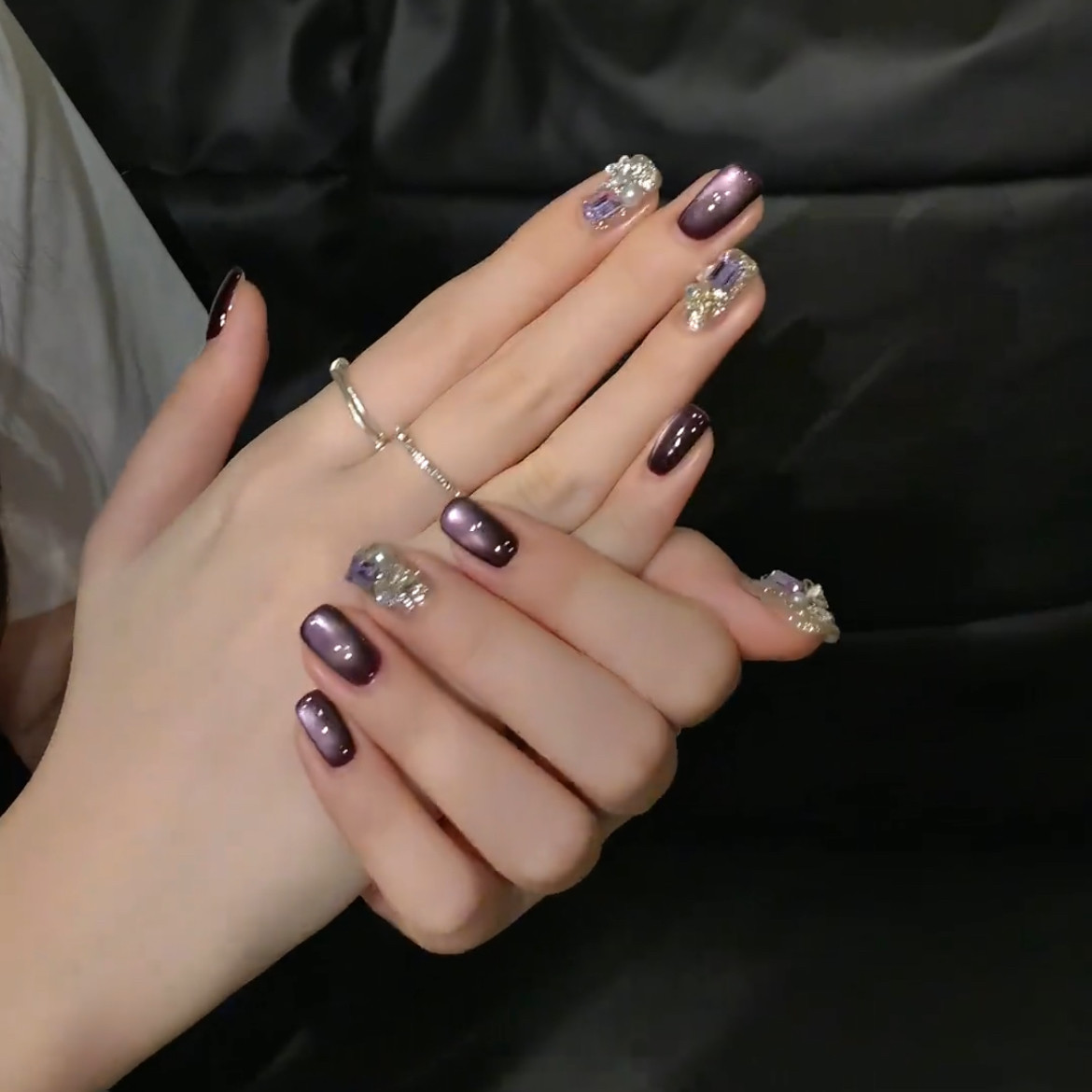【星语紫提】纯手工穿戴甲温柔黑加仑紫爆闪猫眼美甲气质显白短款,淘宝优惠券,粉丝福利购,淘宝优惠卷
