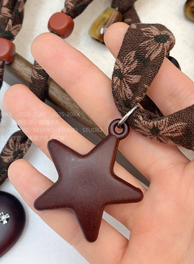 捧猫家~棕色布艺腰果花颈链