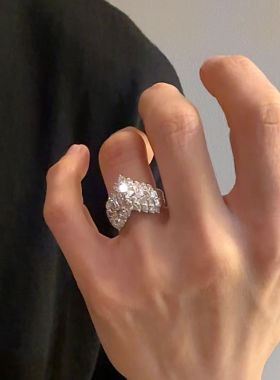 爆闪银色仿满钻爱心戒指独特轻奢