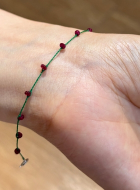 mini朱砂红碎石极细编绳手链轻奢