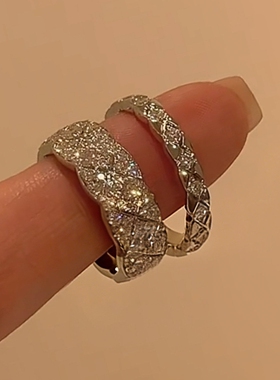 银色菱格纹戒指复古轻奢独特爆闪