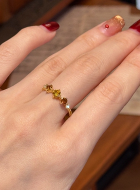 法式三钻橘橙色仿石榴石金色戒指