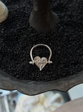 复古双面雕刻爱心蝴蝶结戒指轻奢