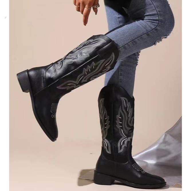 2024秋冬女式v口牛仔靴绣花袖骑士靴覆古中小腿方趾马靴大号 - 图0