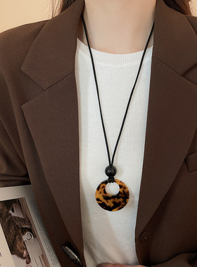 个性挂脖可颂牛角包包皮革几何眼镜包项链百搭毛衣链复古潮流项饰