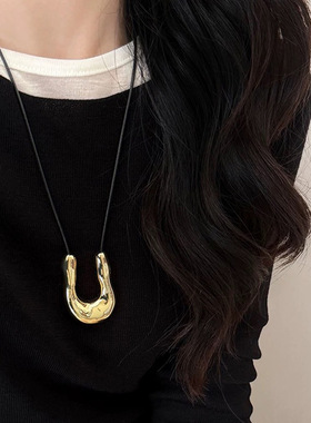 U形金属马蹄项链女轻奢小众长款配饰高级感吊坠毛衣链