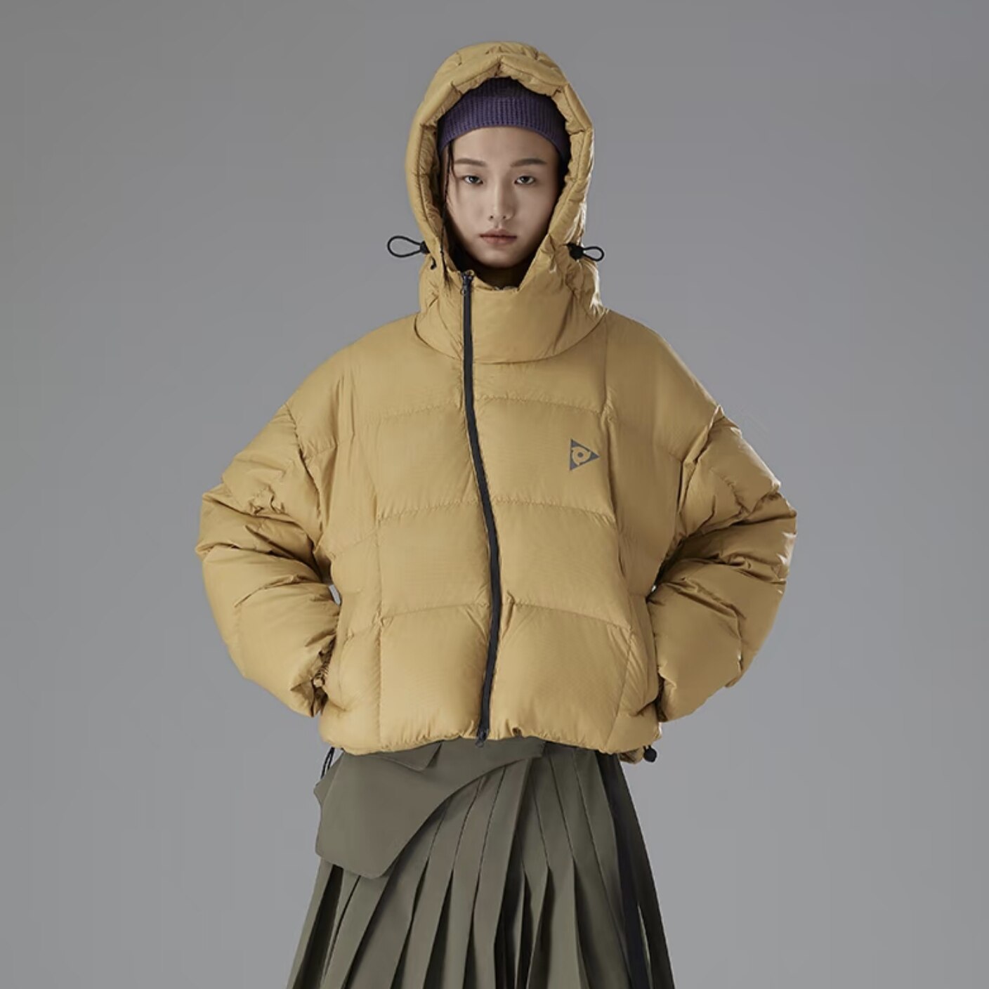 TRIP&CO羽绒服女简约时尚保暖舒适不对称撞色拉链短款连帽羽绒服