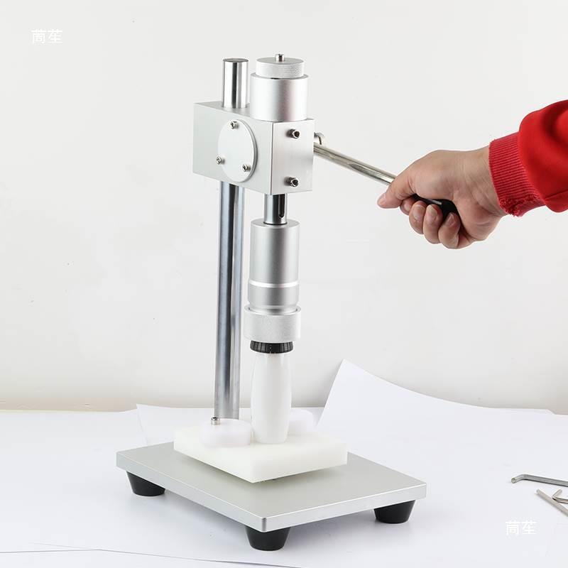 手动压盖机香水瓶封口机精油瓶锁盖扎口机雾化瓶喷雾扎口机轧盖机 - 图0