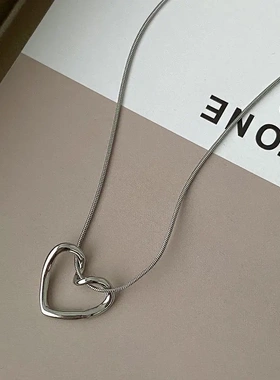 时尚简约冷淡风百搭镂空爱心吊坠网红项链女锁骨链配饰小众高级感