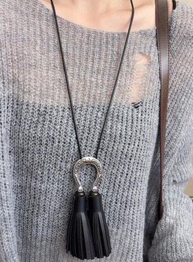 老钱风长款雕花马蹄扣吊坠项链时尚简约皮质流苏颈饰设计感毛衣链
