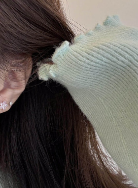 樱花粉钻耳钉女通勤日常