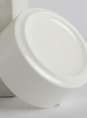 日式经典风纯白骨瓷两孔迷你小圆高烟灰缸餐厅餐桌KTV办公茶几烟