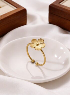 时尚气质轻奢花朵开口戒指女不锈钢镀18K金小众设计高级感指环