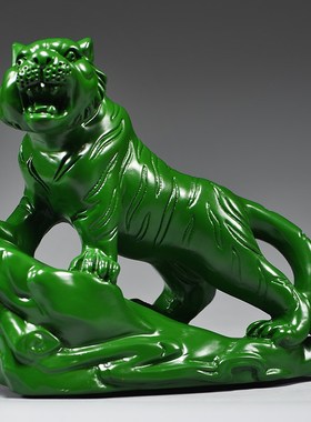 绿色木雕老虎摆件实木质上山虎生肖工艺品家居R办公桌面装饰工艺