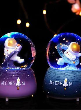 飘雪发光八音盒异时空太空人宇航员水晶球音乐盒桌面摆件装饰礼品