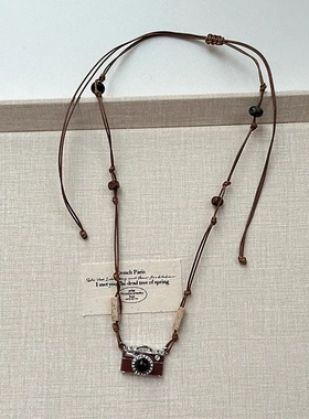 复古美拉德咖色相机项链女秋冬小众轻奢高级感毛衣链独特个性配饰